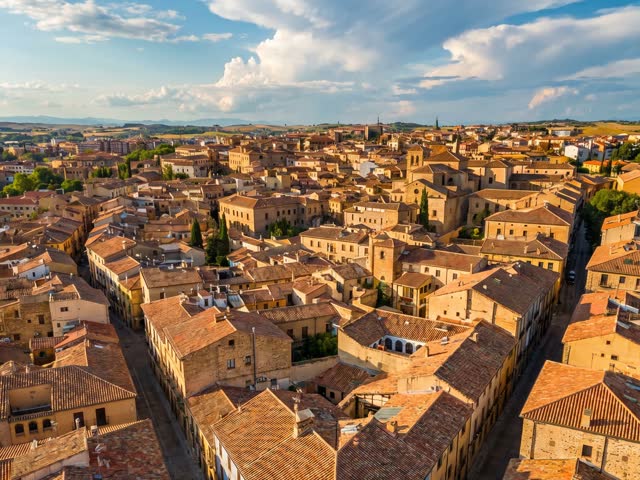 Vue aérienne d'une ville historique colorée — chaîne HD Travel
